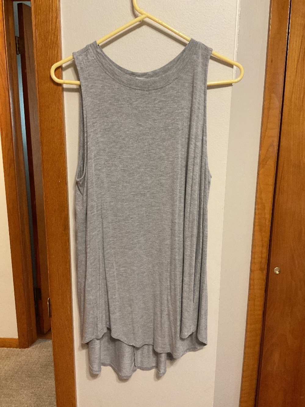Sleeveless long shirt gray